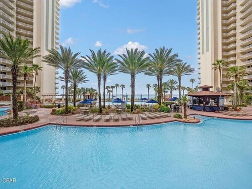 Beachfront Paradise with Reserved Parking