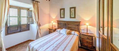 7 dormitorios, tabla de planchar con plancha, cuna de viaje