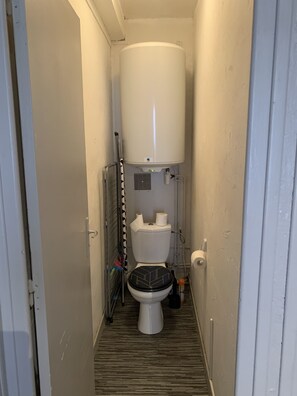Douche, sèche-cheveux, papier toilette