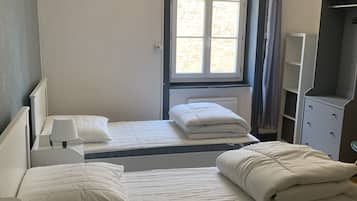 1 habitación, tabla de planchar con plancha y wifi