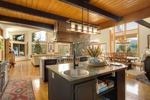 Fridge, microwave, dishwasher, coffee/tea maker