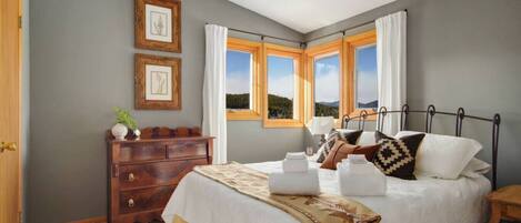 5 bedrooms, desk, iron/ironing board, free WiFi