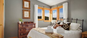 New. Top of the World Lodge. Hot tub. Theater.