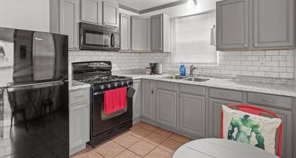 Marvel Themed 1 BR in West Sac | Laundry | Netflix