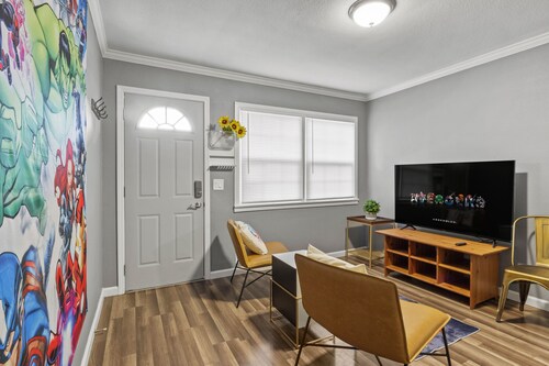 Marvel Themed 1 BR in West Sac / Laundry / Netflix