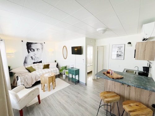 Suite 107 | 1 Bed/1bath + Living & Kitchen