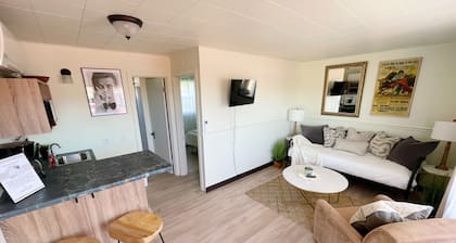 Suite 108 | 1 Bed/1bath + Living & Kitchen