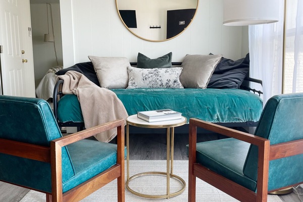 Cozy up on our nap-worthy day bed couch while streaming your favorite Netflix show!