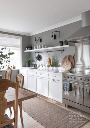 Kühlschrank, Ofen, Herdplatte, Geschirrspüler