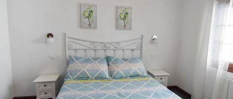 2 dormitorios, tabla de planchar con plancha, Internet y ropa de cama