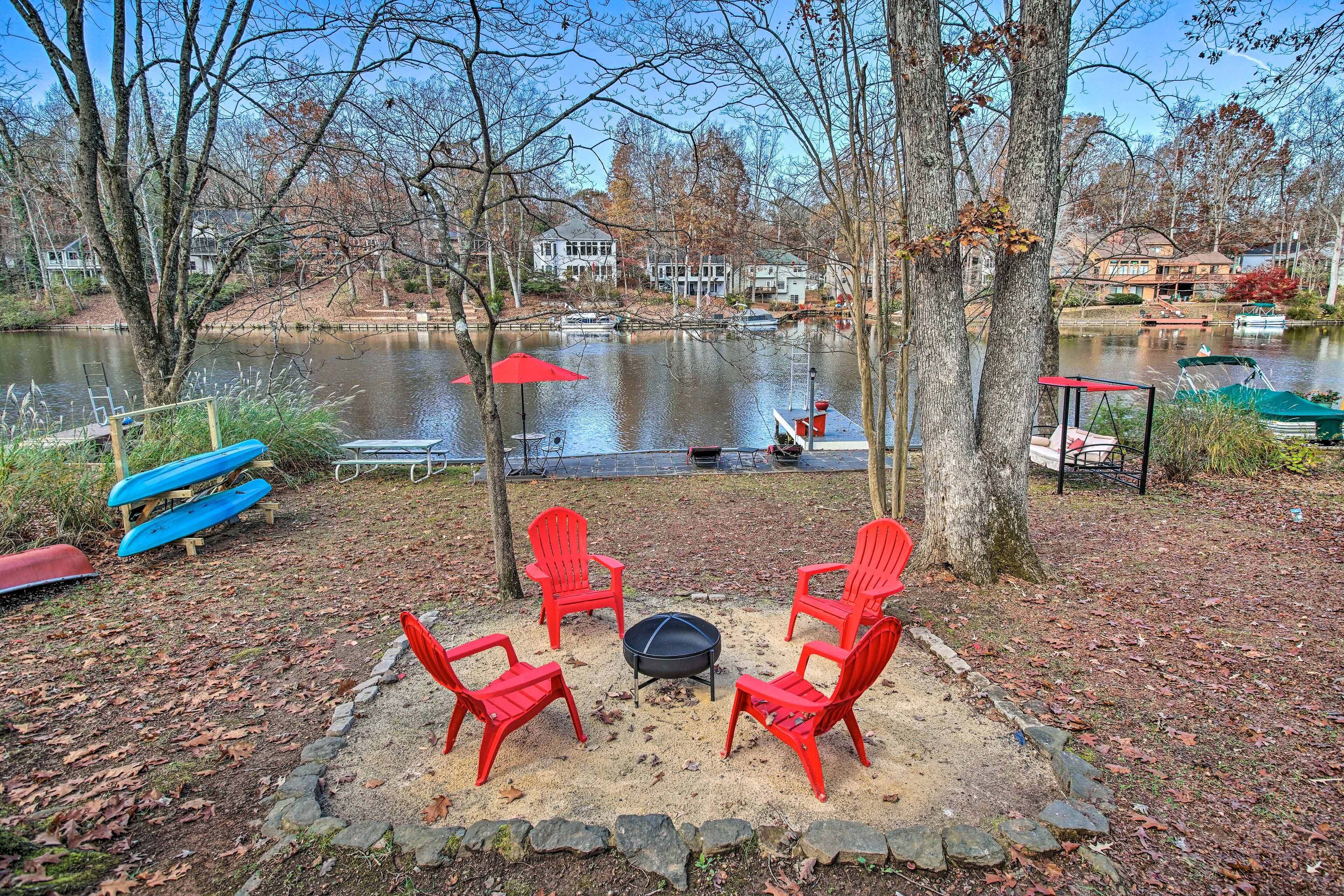 Locust Grove Lake House: Swim, Boat & Unwind!