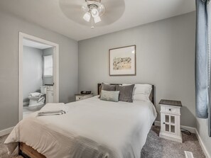 4 makuuhuonetta, työpöytä, ilmainen Wi-Fi