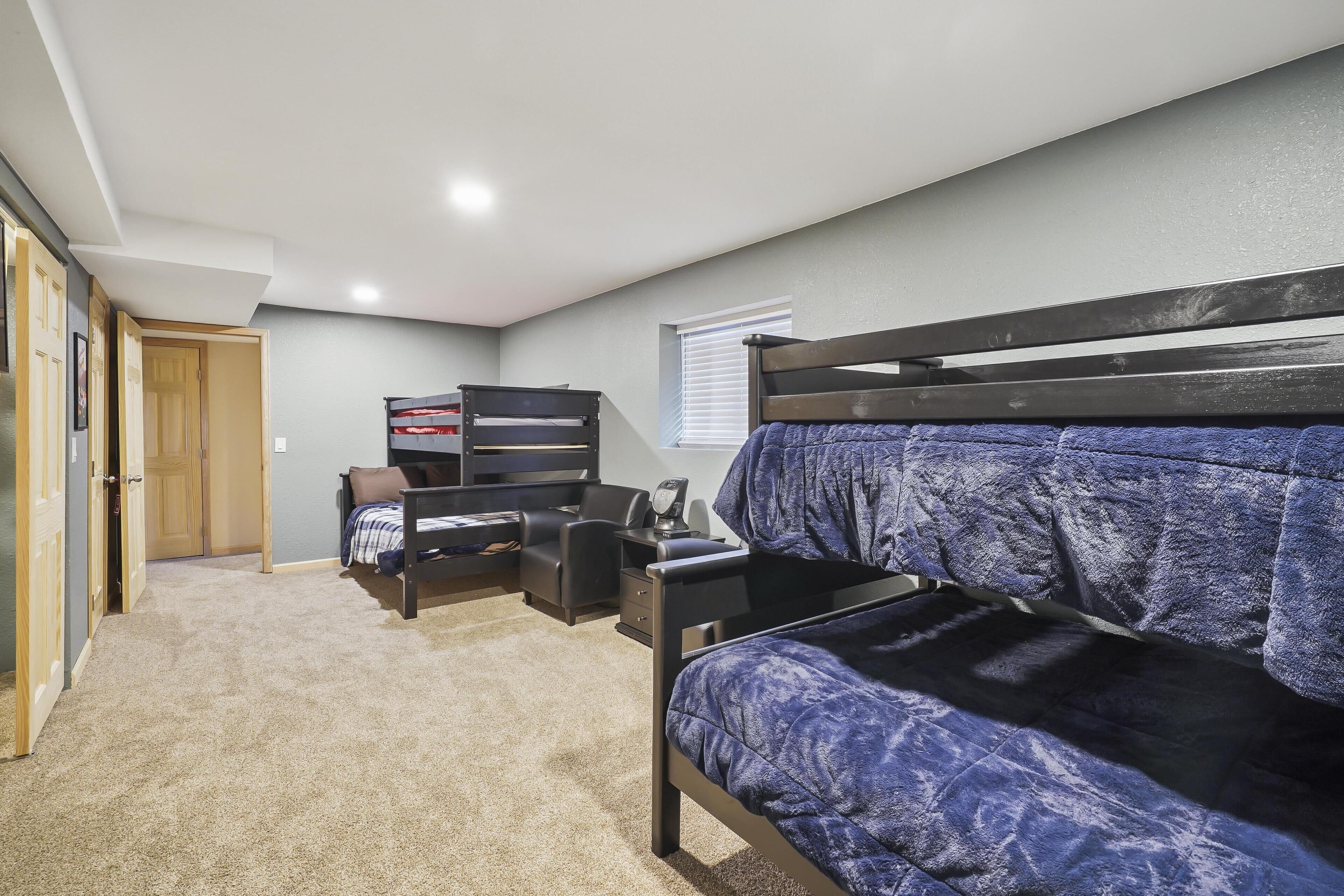 5 slaapkamers, een strijkplank/strijkijzer, reisbedje, gratis wifi