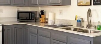Lovely 2-bedroom rental unit w/ electric fireplace