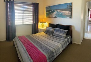 6 bedrooms, iron/ironing board, free WiFi, bed sheets - Spacious Country Home (Mount Tully)