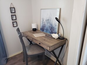 Interior - Lake View Cottage on Lake Erie (Ashtabula)