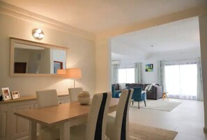 Dining - Atlantic Luxury Apartments (Deluxe) (cape point)
