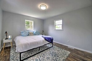 3 bedrooms, desk, iron/ironing board, free WiFi - Dunes Home 3 Bedroom I 2 BHR I 2 Living rooms Home | Valpo University | Dunes (Chesterton)