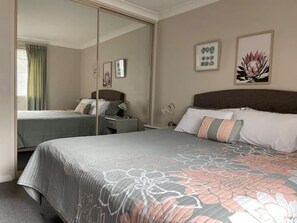 1 chambre, bureau, fer et planche à repasser, Wi-Fi gratuit
