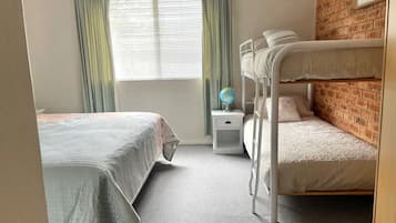 1 slaapkamer, een bureau, een strijkplank/strijkijzer, gratis wifi