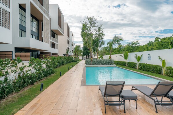 2 outdoor pools, sun loungers