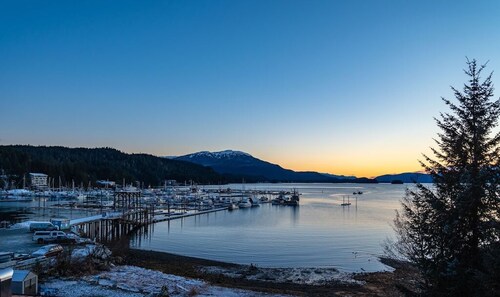 Family Getaway in Juneau, Alaska: Unforgettable Ocean and Mountain Views