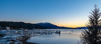 Family Getaway in Juneau, Alaska: Unforgettable Ocean and Mountain Views