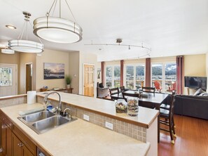Interior - Family Getaway in Juneau, Alaska: Unforgettable Ocean and Mountain Views (Juneau)