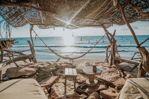 Una spiaggia nelle vicinanze, teli da spiaggia