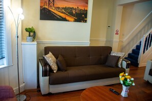 Una Smart TV, una chimenea