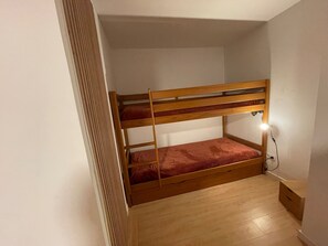 Reisekinderbett, kostenloses WLAN, Bettwäsche