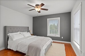 3 bedrooms, desk, iron/ironing board, free WiFi