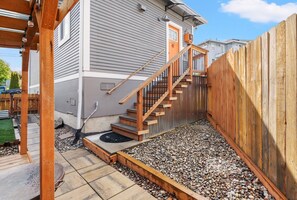 Property grounds - Award Winning Historic Remodeled 1907 Four Square (Everett)