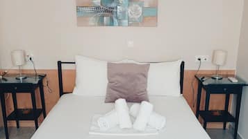 2 slaapkamers, een bureau, een strijkplank/strijkijzer, gratis wifi