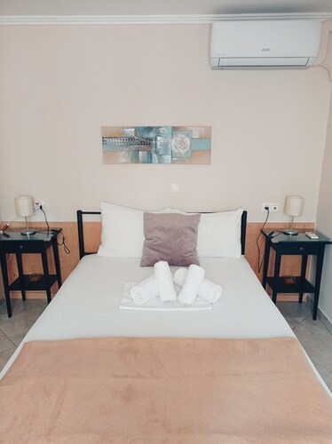 Nafplio's Cozy Apartment - A Peaceful Retreat 