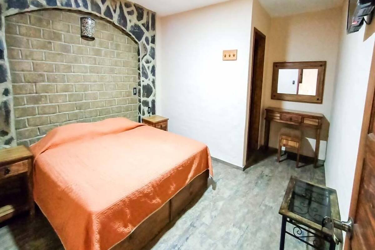 Basic Room | Bed sheets