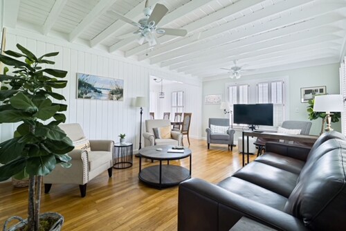 Remodeled historic downtown Punta Gorda, FL charming cottage