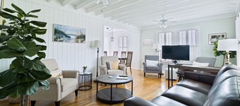 Remodeled historic downtown Punta Gorda, FL charming cottage