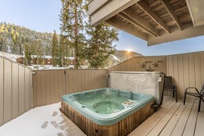 Private spa tub