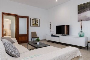 TV - YourHouse Goet, villa with private pool (Sa Pobla)