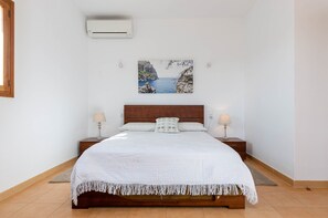 2 bedrooms, iron/ironing board, travel cot, free WiFi