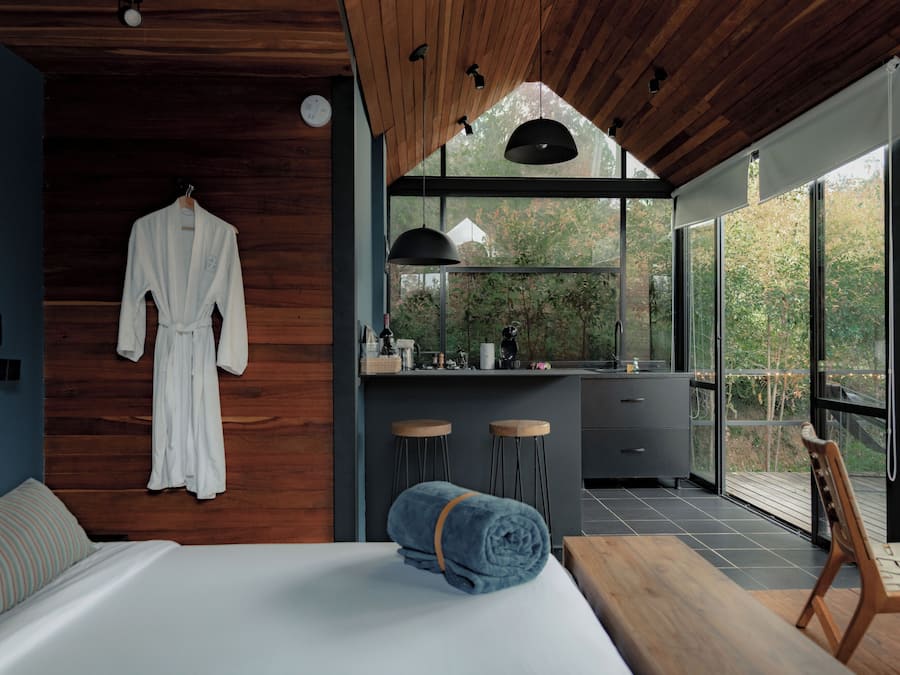 Quarto superior | Cozinha privada | Frigobar, talheres/pratos/utensílios de cozinha