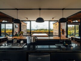 家庭房 | 私人厨房 | 迷你冰箱、厨具/餐具