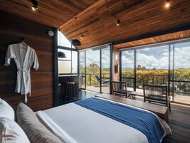 Standard Room | Premium bedding, down comforters, memory foam beds, bed sheets