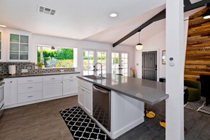 Fridge, microwave, oven, stovetop - Perfect Private Oasis. Distinctly Palm Springs! (Palm Springs)