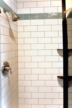 Shower, hair dryer, towels, soap - Heart of Deer Harbor - Harbormaster House (Deer Harbor)