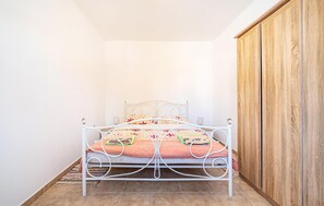 2 Schlafzimmer, Reisekinderbett, kostenloses WLAN, Bettwäsche