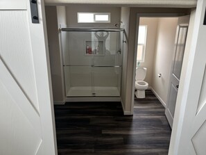 Combined shower/bathtub, hair dryer, towels, soap