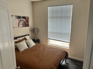 3 bedrooms, in-room safe, desk, iron/ironing board