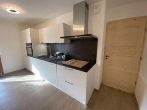 Réfrigérateur, four, lave-vaisselle, grille-pain